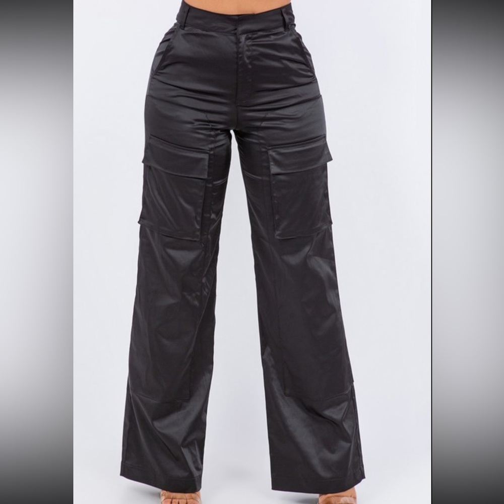 WOMEN’S SATIN CARGO PANTS BLACK